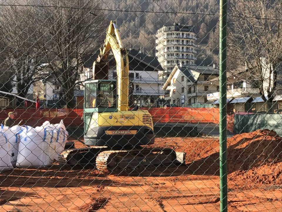 Vecchio campo da tennis